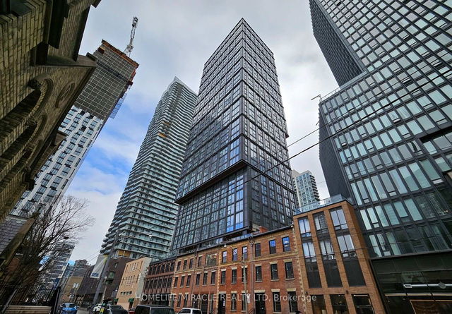 1601 - 82 Dalhousie Street