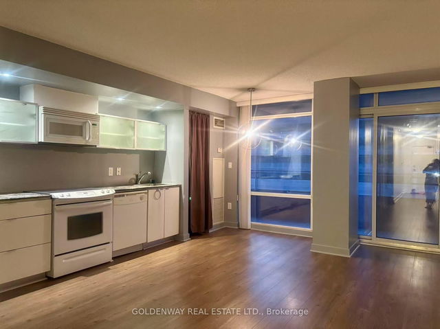 717 - 4K Spadina Avenue