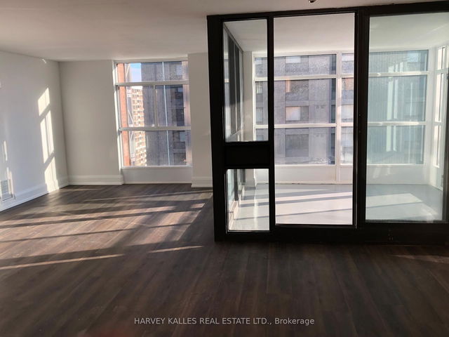 901 - 55 Charles Street W