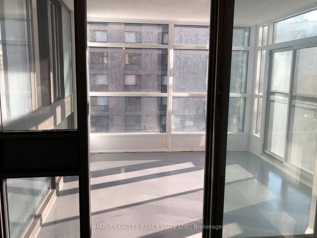 901 - 55 Charles Street W