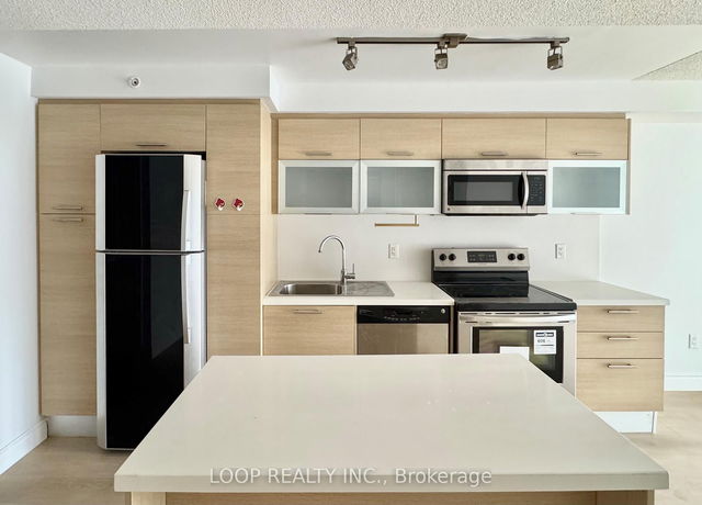 1120 - 386 Yonge Street
