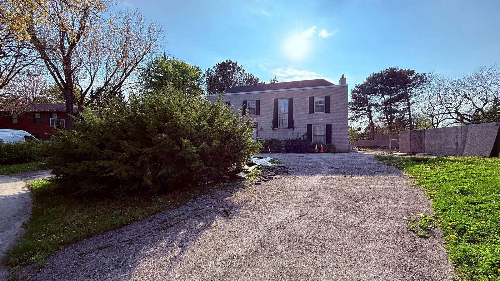 Detached House for sale at 37 Wilket Road, Toronto, Bridle Path-Sunnybrook-York Mills, M2L 1N9 - MLS: C12132290