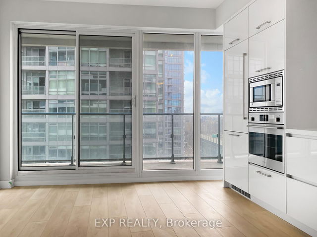 1906 - 2221 Yonge Street
