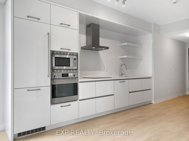 1906 - 2221 Yonge Street