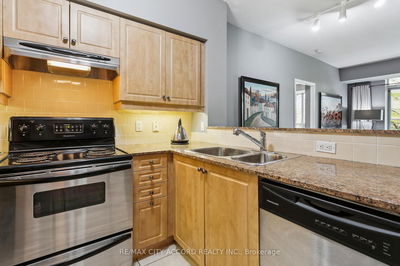 Unit 210 — 485 Rosewell Ave, Toronto - Lawrence Park South image-0-4