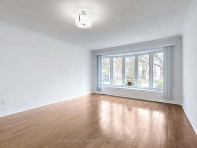 219 Dunview Ave, Toronto - Willowdale East image-0-4
