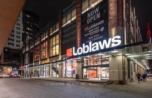 1715 - 19 Bathurst Street