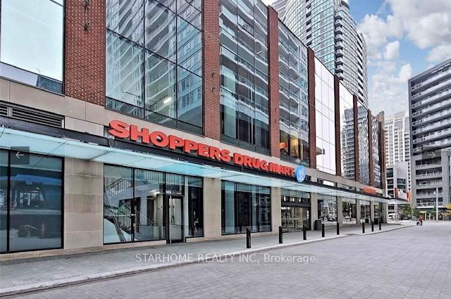 1715 - 19 Bathurst Street