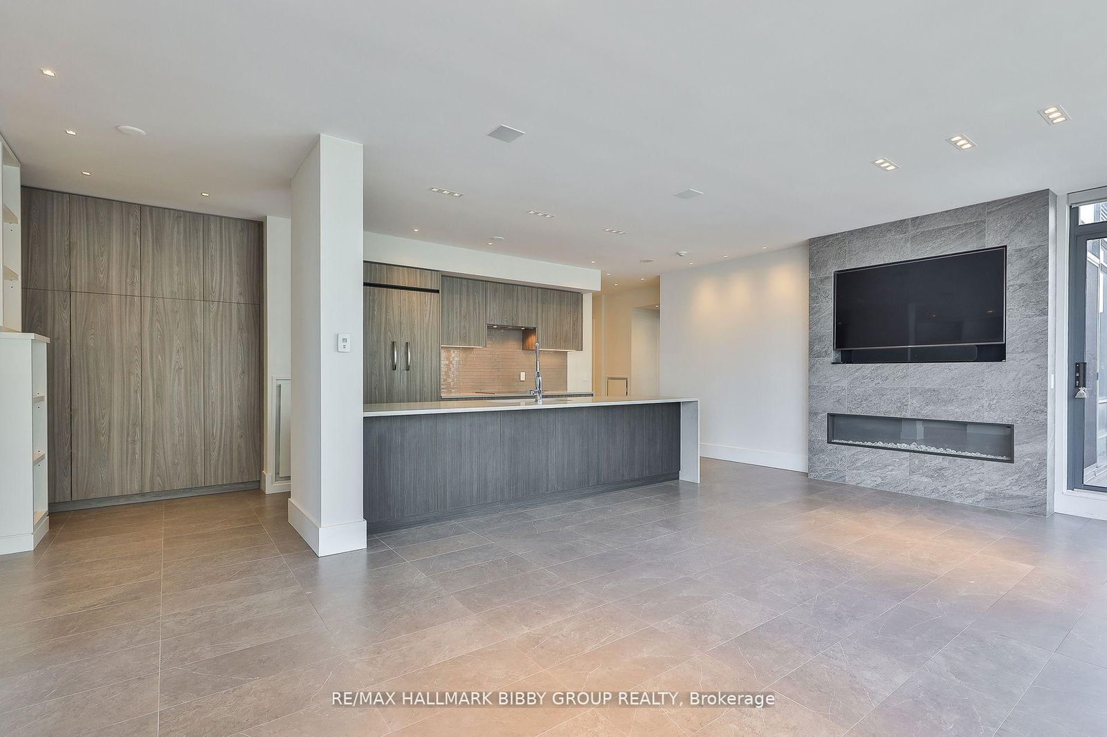 Condo for sale at 2101-438 King Street, Toronto, Waterfront Communities C1, M5V 3T9 - MLS: C12133300