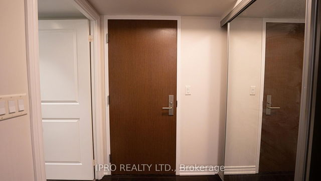 2516 - 386 Yonge Street
