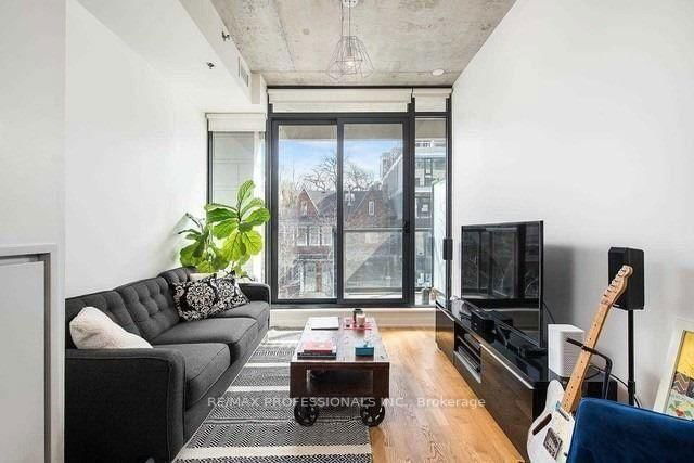 215 - 8 Dovercourt Road