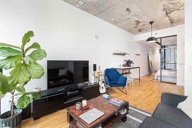 215 - 8 Dovercourt Road