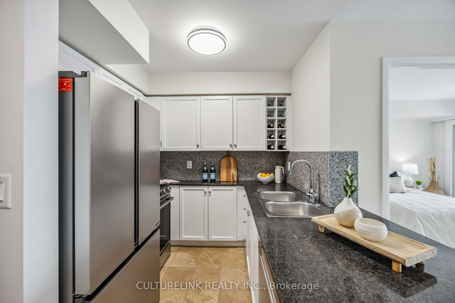 3203 - 210 Victoria Street