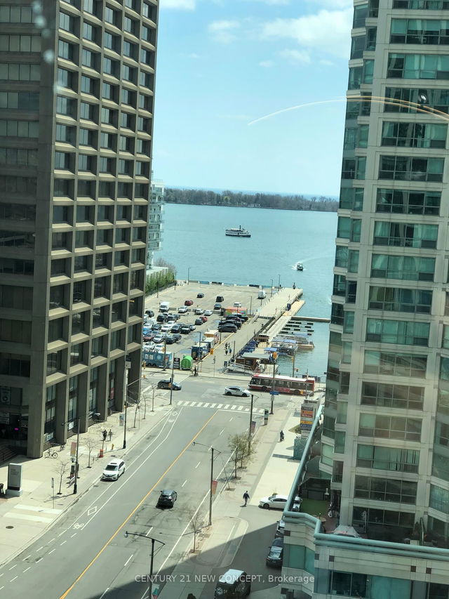 1310 - 16 Yonge Street