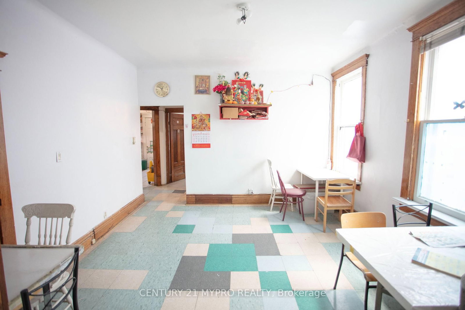 Listing Image 4