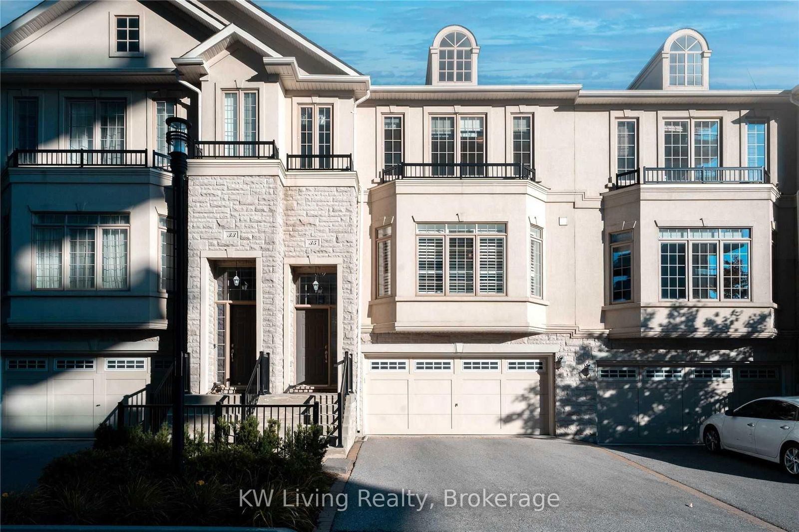 Townhouse for lease at 35 Bloorview Place, Toronto, Don Valley Village, M2J 0B1 - MLS: C12134859