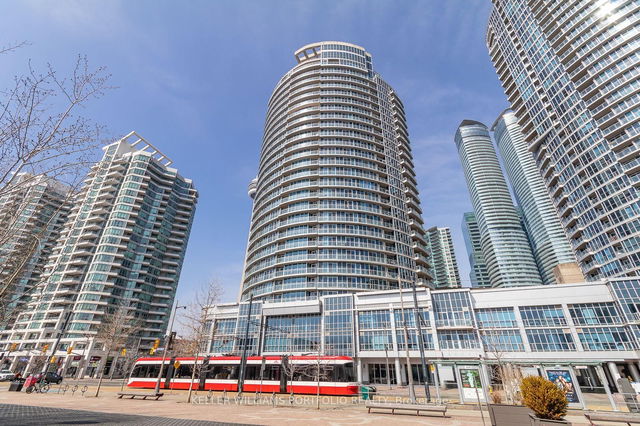 405 - 218 Queens Quay