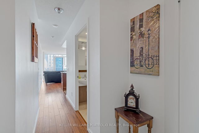 405 - 218 Queens Quay