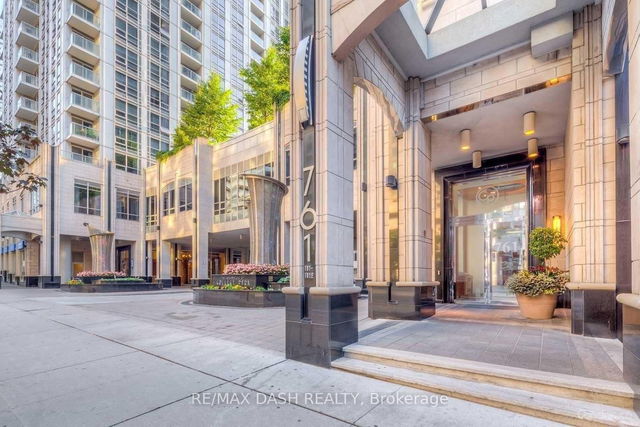 1705 - 761 Bay Street