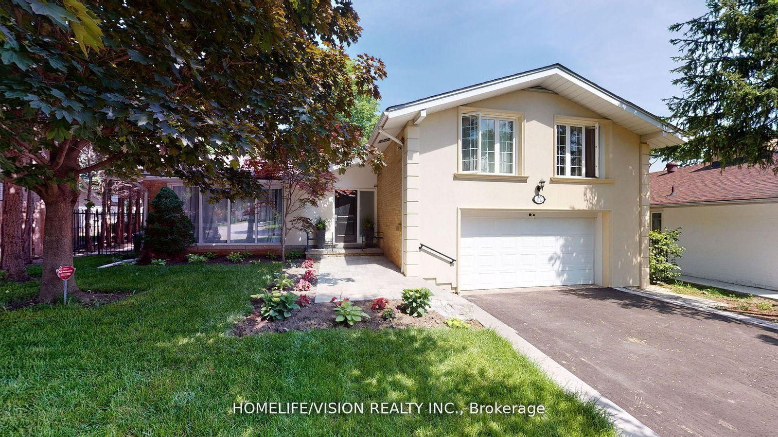 Detached House for sale at 12 Flaremore Crescent, Toronto, Bayview Village, M2K 1V1 - MLS: C12135173