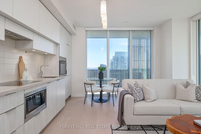 2610 - 8 Eglinton Avenue