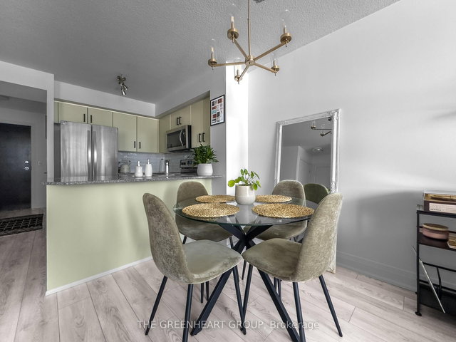 1913 - 16 Yonge Street