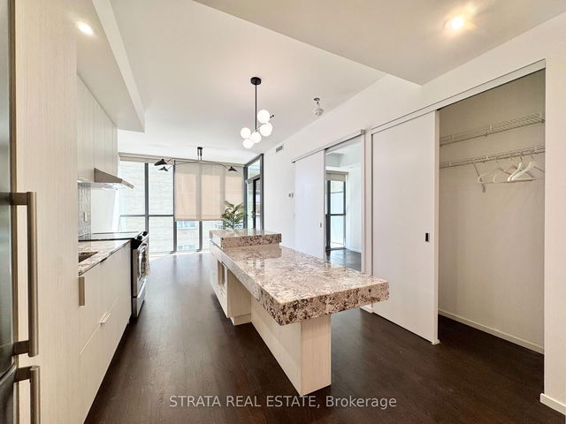 617 - 101 Charles Street