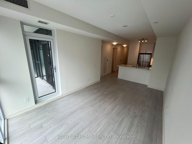 1215 - 4955 Yonge Street