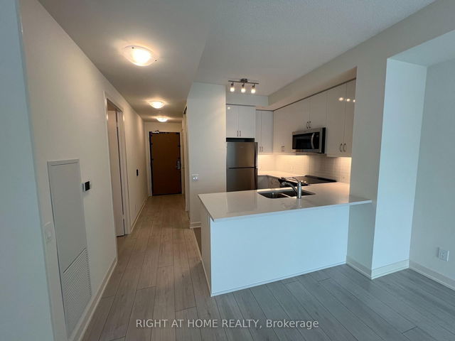 1215 - 4955 Yonge Street