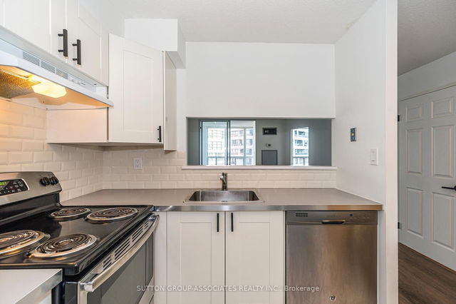1607 - 24 Wellesley Street