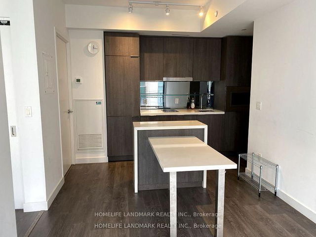 1215 - 215 Queen Street