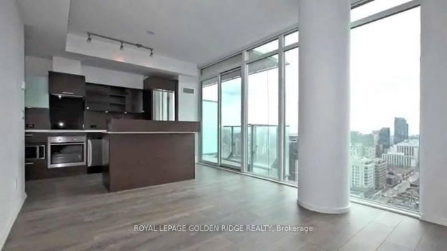 3203 - 75 St Nicholas Street