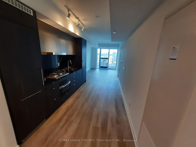 1806 - 771 Yonge Street