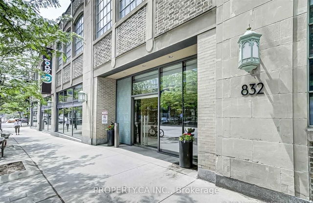 1106 - 832 Bay Street