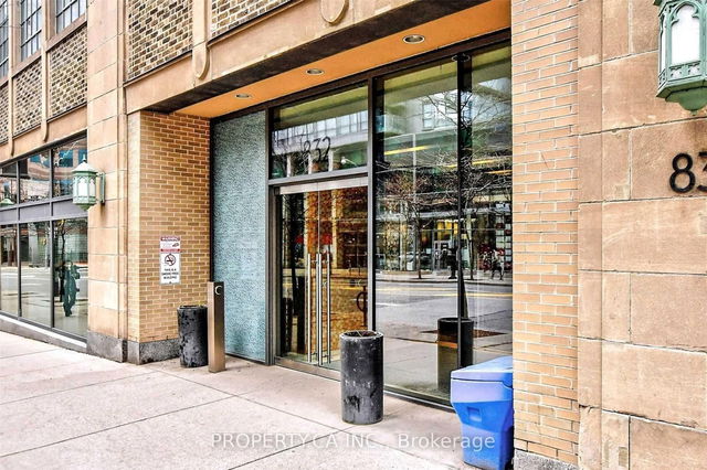1106 - 832 Bay Street