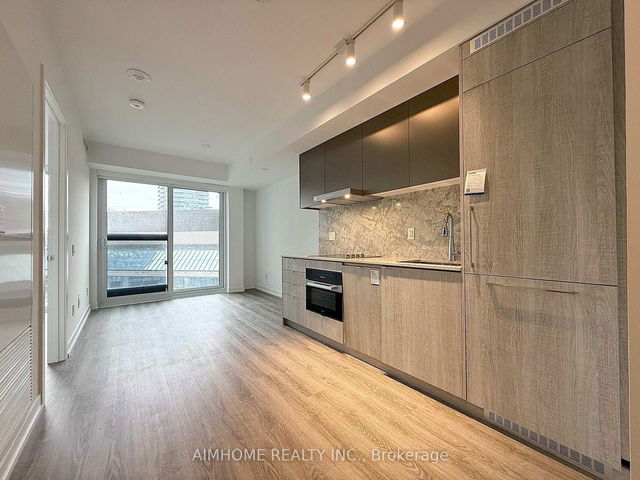 1005 - 771 Yonge Street