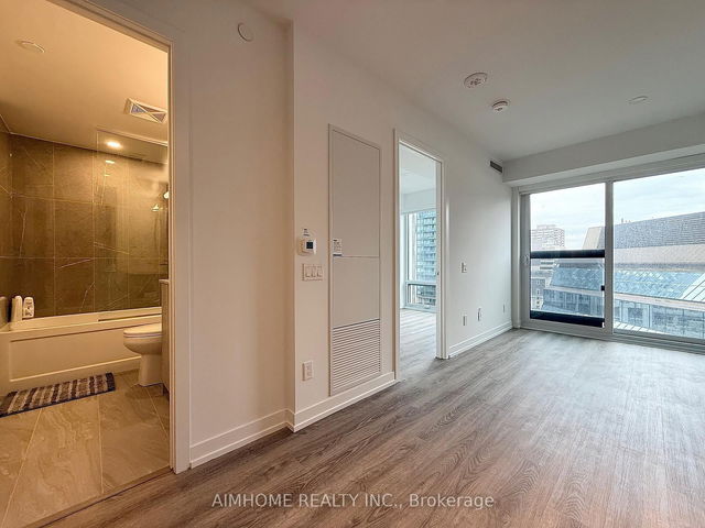 1005 - 771 Yonge Street