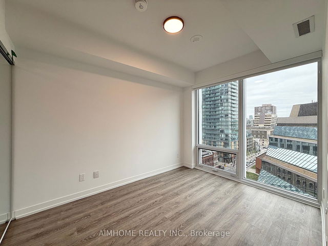 1005 - 771 Yonge Street