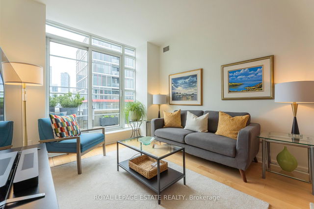 1409 - 438 Richmond Street