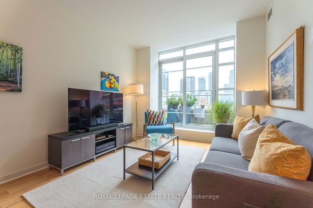 1409 - 438 Richmond Street