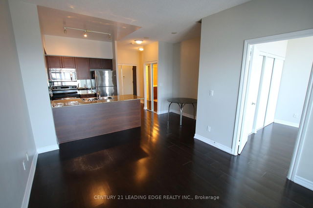 3909 - 761 Bay Street