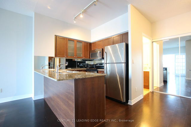 3909 - 761 Bay Street