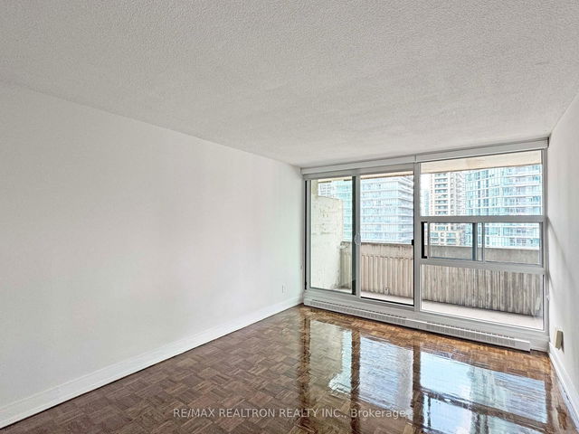 2211 - 33 Isabella Street