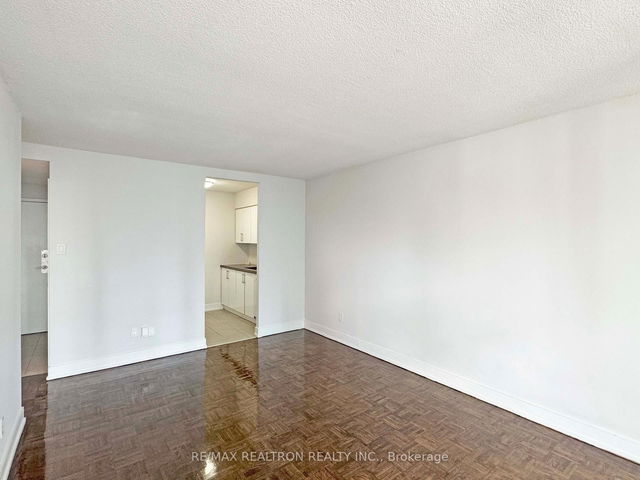 2211 - 33 Isabella Street