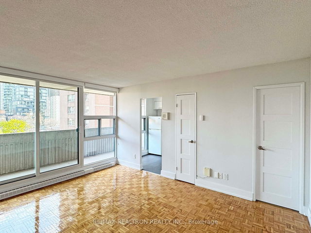 716 - 33 Isabella Street