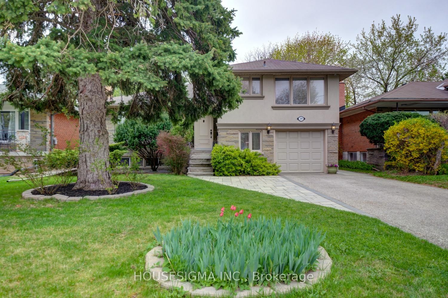 Detached House sold at 39 Pannahill Road, Toronto, Bathurst Manor, M3H 4N4 - MLS: C12136964