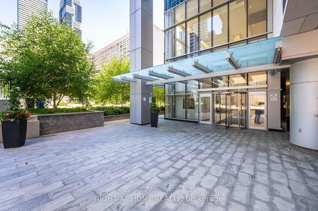 3901 - 386 Yonge Street