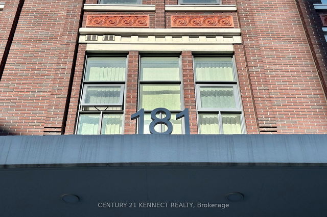 305 - 181 Huron Street