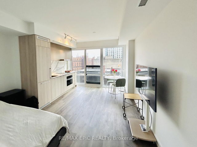 1611 - 771 Yonge Street