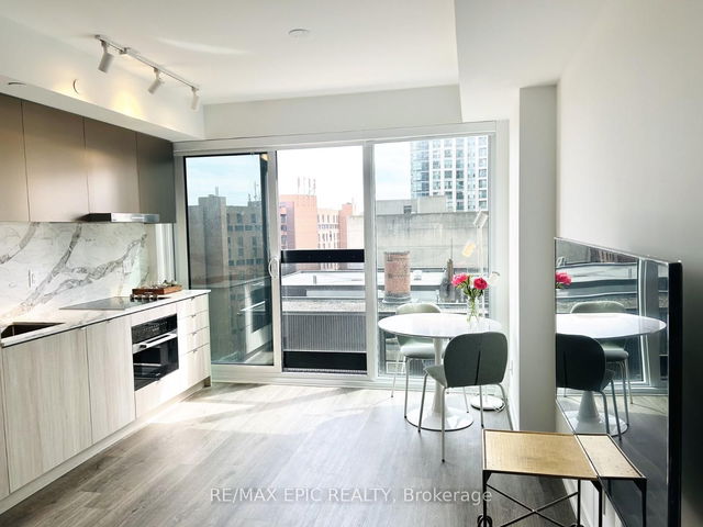1611 - 771 Yonge Street